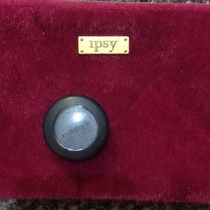 MAC veluxe pearl eyeshadow